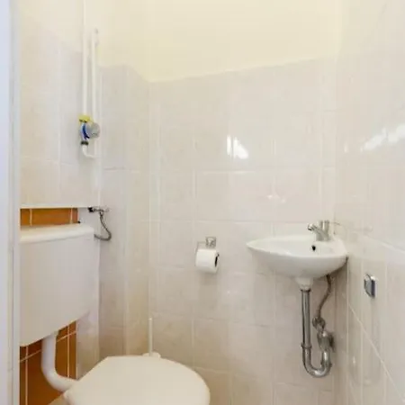 3bdr 2br Apt With Parking On Kiraly Utca Appartamento *