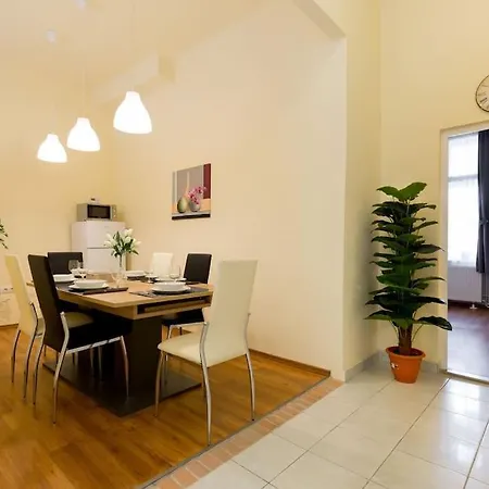 Appartamento 3bdr 2br Apt With Parking On Kiraly Utca Budapest