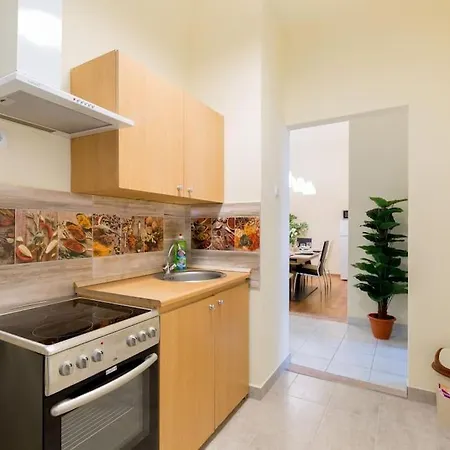 3bdr 2br Apt With Parking On Kiraly Utca * Budapest
