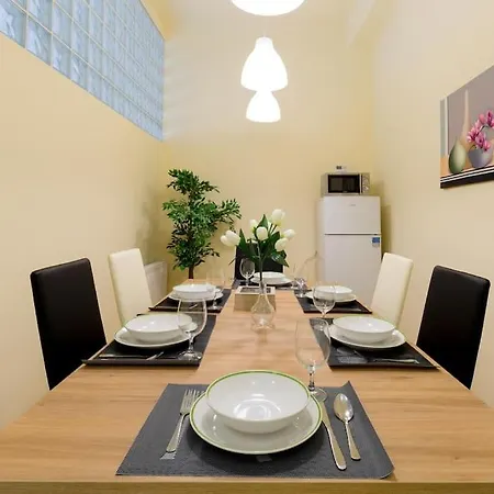 3bdr 2br Apt With Parking On Kiraly Utca Appartamento Budapest