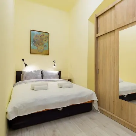 3bdr 2br Apt With Parking On Kiraly Utca Appartamento
