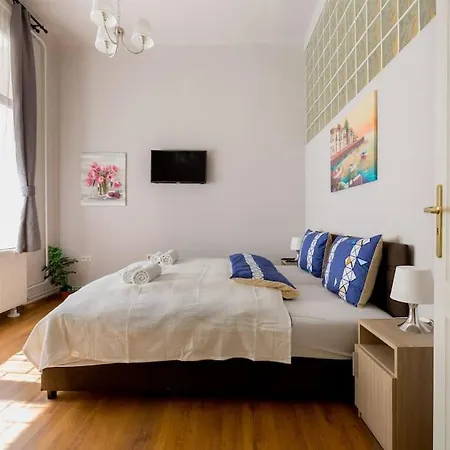 3bdr 2br Apt With Parking On Kiraly Utca Appartamento *