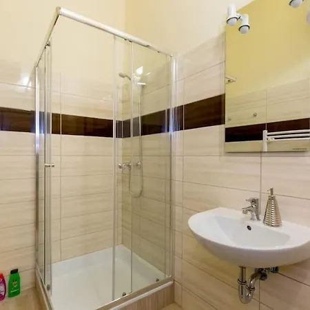 3bdr 2br Apt With Parking On Kiraly Utca Appartamento *