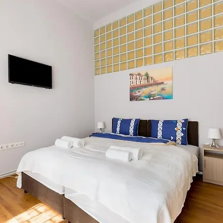 3bdr 2br Apt With Parking On Kiraly Utca *